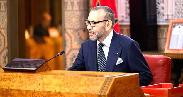 الرباط – العرب تيفي استقبل صاحب الجلالة الملك محمد السادس، نصره الله، يوم الأربعاء بالقصر الملكي بالرباط، الولاة والعمال الجدد المعينين بالإدارة الترابية والمركزية.  ويتعلق الأمر بولاة بالإدارة الترابية : – السيد معاذ الجامعي، والي جهة فاس – مكناس، وعامل عمالة فاس – السيد خطيب الهبيل، والي جهة الشرق، وعامل عمالة وجدة – أنجاد – السيد السعيد زنيبر، والي جهة درعة – تافيلالت، وعامل إقليم الرشيدية – السيد محمد بنرباك، والي جهة بني ملال – خنيفرة، وعامل إقليم بني ملال والي بالإدارة المركزية: – السيد جلول صمصم، والي، مدير عام الجماعات الترابية عمال بالإدارة الترابية: – السيد امحمد عطفاوي، عامل إقليم الجديدة – السيد المصطفى النوحي، عامل عمالة الصخيرات – تمارة – السيد عبد الحميد المزيد، عامل إقليم القنيطرة – السيد محمد فطاح، عامل إقليم آسفي – السيد مبروك تابت، عامل إقليم تارودانت – السيد محمد سمير الخمليشي، عامل إقليم مولاي يعقوب – السيد عبد الرحمان الجوهري، عامل إقليم تيزنيت