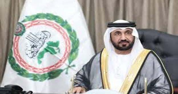 لرباط – قناة العرب أعرب معالى محمد أحمد اليماحي رئيس البرلمان العربي، عن ترحيب البرلمان العربي بقرار المحكمة الجنائية الدولية إصدار مذكرتي اعتقال بحق رئيس وزراء كيان الاحتلال الإسرائيلي بنيامين نتنياهو ووزير الدفاع السابق يوآف غالانت، بتهمة ارتكابهما جرائم حرب وجرائم ضد الإنسانية في قطاع غزة، معتبرًا هذه الخطوة انتصارًا للشرعية الدولية ودعوة واضحة لمحاسبة كل من يتورط في انتهاكات جسيمة للقانون الدولي والإنساني، خصوصًا في ظل استمرار انتهاكات كيان الاحتلال ضد الشعب الفلسطيني الأعزل وإنهاء حالة الإفلات من العقاب التي تشجعه على ارتكاب المزيد من الجرائم والاستمرار في حرب الإبادة الجماعية. وأكد اليماحي، على دعم البرلمان العربي الكامل للمحكمة الجنائية الدولية وجميع المؤسسات الدولية الساعية لتحقيق العدالة. مشدداً على ضرورة التحرك الدولي لمحاسبة المسؤولين عن الجرائم المرتكبة بحق الشعب الفلسطيني، وضمان الحماية الدولية للفلسطينيين وحقوقهم العادلة والمشروعة.