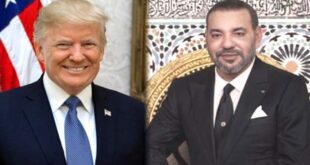 الرباط  - العرب بعث الملك محمد السادس برقية تهنئة إلى السيد دونالد ترامب بمناسبة انتخابه مجددا رئيسا للولايات المتحدة الأمريكية. وجاء في برقية جلالة الملك “يطيب لي، بمناسبة انتخابكم مجددا رئيسا للولايات المتحدة الأمريكية، أن أبعث إليكم بأحر تهانئي، مقرونة بأصدق متمنياتي لكم بكامل التوفيق في مهامكم السامية، وفي جهودكم لخدمة الشعب الأمريكي”. وأضاف جلالة الملك “إن فوزكم الباهر بهذه الانتخابات ليعد اعترافا جميلا لما تتحلون به من روح وطنية عالية، وتزكية لالتزامكم الثابت بالدفاع عن مصالح الولايات المتحدة الأمريكية، صديقتنا وحليفتنا العريقة”. وأبرز جلالة الملك أن المملكة المغربية والولايات المتحدة الأمريكية قد تمكنتا من إقامة تحالف تاريخي وشراكة استراتيجية لم تزدهما الأيام إلا رسوخا، مشيرا إلى أن “ما نتقاسمه من قيم ومن مصالح مشتركة في مجالات واسعة، مكننا من العمل سويا وبشكل دؤوب من أجل بناء مستقبل أفضل لشعبينا، والنهوض بعلاقاتنا وتعزيز دورها في دعم السلام والأمن والرخاء في منطقة الشرق الأوسط وإفريقيا وخارجها”.