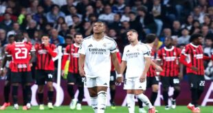 لرباط - العرب   تلقى ريال مدريد الإسباني حامل اللقب خسارة مفاجئة على أرضه أمام ميلان، الفريق السابق لمدربه كارلو أنشيلوتي، بنتيجة 3-1. ضمن الجولة الثالثة في دوري أبطال أوروبا، التي أقيمت مبارياتها التسع الأولى الثلاثاء. وفي مباراة ثانية تمكن ليفربول الإنجليزي من تجاوز عقبة ضيفه باير ليفركوزن الذي يدربه النجم السابق للريدز تشابي ألونزو، وفاز عليه في ملعب أنفيلد رود بنتيجة 4-0. وتعادل يوفنتوس الإيطالي مع مضيفه ليل الفرنسي ، بينما تلقى مانشستر سيتي صدمة وخسر أمام سبورتينغ البرتغالي بنتيجة 4-1. في لقاء جمع أكثر فريقين تتويجا بلقب دوري أبطال أوروبا، تغلب  ريال مدريد الإسباني حامل اللقب والفائز بالكأس ذات الأذنين الكبيرتين 15 مرة على ضيفه  ميلان الإيطالي الذي تحتوي خزائنه سبعة ألقاب بالمسابقة. أقيمت المباراة ضمن الجولة الرابعة من مرحلة الدوري لدوري أبطال أوروبا يوم الثلاثاء، وأقيمت في اليوم نفسه ثماني مباريات أخرى. وانتهى لقاء الميرينغي الذي يدربه كارلو أنشيلوتي، مع الفريق السابق للمدرب في ملعب سانتياغو بيرنابيو بالعاصمة الإسبانية بنتيجة 3-1. سجل الروسونيري أولا في الدقيقة 12 عبر ماليك تياو، لكن النادي الملكي أدرك لتعادل من ركلة جزاء نفذها فينيسيوس جونيور  وعاد الميلان ليفاجئ أصحاب الدار بهدف ثانٍ عبر لاعبهم السابق ألفارو موراتا (39). وفي الشوط الثاني أحرز تيجاني رايندرز هدفا ثالثا للفريق الإيطالي.