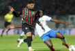 الرباط – العرب تيفي تعادل فريق الجيش الملكي مع ضيفه ماميلودي صن داونز الجنوب إفريقي بهدف لمثله، في المباراة التي جمعتهما، السبت، على أرضية ملعب العبدي بالجديدة، لحساب الجولة الثانية من المجموعة الثانية لعصبة أبطال إفريقيا لكرة القدم. وحاول الفريق الضيف، مع إطلاق صافرة البداية، السيطرة على إيقاع المباراة، من خلال احتكار الكرة بين أقدام لاعبيه، واعتمد أسلوب الدفاع المتقدم في محاولة لربح معركة وسط الميدان، لكن سرعان ما استعاد الجيش الملكي زمام المبادرة بالاعتماد على الضغط العالي والانتشار الجيد في وسط الميدان، وربح أغلب النزالات الثنائية.