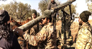 لرباط – العرب  عبرر الرئيس التركي جب طيب إردوغان، في تصريحاته الصحفية عن أمله في أن يواصل مسلحو المعارضة السورية تقدمهم حتى العاصمة دمشق، هذا التصريح يثير الجدل حول الدور التركي فيما يحدث في سوريا. بحسب ما ذكرته قناة الحرة . وكشفت مصادر عن تصريحات الرئيس إردوغان أن "اليد التركية المباشرة" فيما يحدث في سوريا، وأن هذا التدخل "سيغير مواقف الأطراف الفاعلة" خصوصا روسيا وإيران. وقال المستشار السابق في رئاسة الوزراء التركية، جاهد طوز، لقناة "الحرة" إن هذه التصريحات التي وصفها بالمهمة تشير إلى دعم تركيا "بشكل أو بآخر" لما يحدث في سوريا.