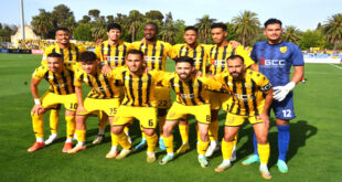 الرباط – العرب تيفي فاز فريق أولمبيك آسفي على مضيفه المغرب الفاسي، بهدف للاشيء، في المباراة التي جمعتهما، اليوم الأحد، على أرضية ملعب الحسن الثاني بفاس، برسم الدورة الـ 14 من البطولة الوطنية الاحترافية “إنوي” للقسم الأول لكرة القدم. وعقب هذه النتيجة، ارتقى فريق أولمبيك آسفي إلى المركز التاسع برصيد 18 نقطة، في حين بقي المغرب الفاسي في المركز الثالث بـ 22 نقطة. وتتواصل منافسات هذه الدورة، يوم الأربعاء 25 دجنبر، بإجراء مباريات شباب المحمدية أمام نهضة بركان، والمغرب التطواني ضد الجيش الملكي، والدفاع الحسني الجديدي أمام الرجاء الرياضي.