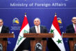 الرباط – دبي - العرب – محمد بلغريب  قالت قوات المعارضة السورية أمس  الجمعة إن تقدمها الخاطف وصل إلى مدينة حمص بوسط البلاد مما قد يجعلها في وضع يسمح لها بانتزاع السيطرة على مدينة استراتيجية أخرى من قبضة الرئيس بشار الأسد. وحسب وكالة الأنباء رويترز، فقد قالت جماعة هيئة تحرير الشام التي تقود الهجوم الشامل في منشور على تيليجرام “حررت قواتنا آخر قرية على تخوم مدينة حمص، وباتت على أسوارها، ومن هنا نوجه النداء الأخير لقوات النظام فهذه فرصتكم للانشقاق”. وذكرت مصادر بالمعارضة أيضا أن قوات المعارضة سيطرت على مدينة درعا القريبة من الأردن بعد أن توصلت إلى اتفاق مع الجيش لضمان انسحاب منظم لجنوده. وقالت إن قوات المعارضة منحت كبار المسؤولين الأمنيين والعسكريين العاملين في المدينة ممرا آمنا إلى دمشق. ولم يتسن لوكالة رويترز التأكد بشكل مستقل من إعلان قوات المعارضة. ومن شأن استيلاء المعارضة على حمص قطع العاصمة دمشق عن الساحل السوري، حيث تتركز الطائفة العلوية التي ينتمي إليها الأسد ويوجد لحلفائه الروس قاعدة بحرية وأخرى جوية. وقال مصدر عسكري سوري إن أي تقدم لقوات المعارضة من شمالي حمص سيواجه قوات من جماعة حزب الله اللبنانية المدعومة من إيران التي تتمركز هناك لتعزيز دفاعات القوات الحكومية.