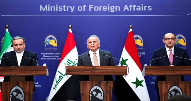 الرباط – دبي - العرب – محمد بلغريب  قالت قوات المعارضة السورية أمس  الجمعة إن تقدمها الخاطف وصل إلى مدينة حمص بوسط البلاد مما قد يجعلها في وضع يسمح لها بانتزاع السيطرة على مدينة استراتيجية أخرى من قبضة الرئيس بشار الأسد. وحسب وكالة الأنباء رويترز، فقد قالت جماعة هيئة تحرير الشام التي تقود الهجوم الشامل في منشور على تيليجرام “حررت قواتنا آخر قرية على تخوم مدينة حمص، وباتت على أسوارها، ومن هنا نوجه النداء الأخير لقوات النظام فهذه فرصتكم للانشقاق”. وذكرت مصادر بالمعارضة أيضا أن قوات المعارضة سيطرت على مدينة درعا القريبة من الأردن بعد أن توصلت إلى اتفاق مع الجيش لضمان انسحاب منظم لجنوده. وقالت إن قوات المعارضة منحت كبار المسؤولين الأمنيين والعسكريين العاملين في المدينة ممرا آمنا إلى دمشق. ولم يتسن لوكالة رويترز التأكد بشكل مستقل من إعلان قوات المعارضة. ومن شأن استيلاء المعارضة على حمص قطع العاصمة دمشق عن الساحل السوري، حيث تتركز الطائفة العلوية التي ينتمي إليها الأسد ويوجد لحلفائه الروس قاعدة بحرية وأخرى جوية. وقال مصدر عسكري سوري إن أي تقدم لقوات المعارضة من شمالي حمص سيواجه قوات من جماعة حزب الله اللبنانية المدعومة من إيران التي تتمركز هناك لتعزيز دفاعات القوات الحكومية.