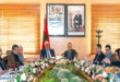 لرباط – العرب -  محمد بلغريب  ترأس وزير الصحة والحماية الاجتماعية السيد أمين التهراوي، اليوم الثلاثاء10 دجنبر 2024،  بمعية والي الجهة، السيد معاذ الجامعي، أشغال الدورة العادية لمجلس إدارة المركز الاستشفائي الجامعي الحسن الثاني بفاس، بحضور المدير العام للمركز وأعضاء مجلس الإدارة، وحسب بلاغ وزارة الصحة والحماية الاجتماعية ، توصل "موقع قناة العرب " بنسخة منه فقد اشرف السيد الوزير والوفد المرافق له ، على انطلاقة خدمات مركز قسطرة القلب بمستشفى الغساني بذات المدينة. وأوضح ذات البلاغ ، أن أشغال هذه الدورة  تركزت على تقييم حصيلة منجزات المركز الاستشفائي الجامعي الحسن الثاني بفاس، والمصادقة على محضر اجتماع المجلس الإداري للمركز المنعقد بتاريخ 13 يوليوز 2023، وتقديم أنشطة المركز برسم سنة 2023، إضافة إلى تقديم الحساب الإداري للمركز، فضلا عن تقييم حصيلة تنفيذ قرارات المجلس برسم ذات السنة. وأضاف البلاغ ذاته فقد  تميز هذا الاجتماع بتقديم حصيلة تنفيذ ميزانية المركز الاستشفائي المتعلقة بسنة 2024، ومخطط العمل برسم سنة 2024، وأيضا تقديم مشروع ميزانية المركز برسم سنة 2025، فضلا عن تقديم اتفاقيات التعاون المبرمة من طرف المركز الاستشفائي. على صعيد أخر، أشرف السيد الوزير على إعطاء انطلاقة خدمات مركز قسطرة القلب بمصلحة طب القلب والشرايين التي تم تجهيزها بمعدات بيوطبية متطورة. ويأتي دخول هذا المركز الحيوي حيز الخدمة في إطار مواصلة تأهيل البنية التحتية الصحية بمختلف ربوع المملكة تنفيذا للتعليمات الملكية السامية لصاحب الجلالة الملك محمد السادس نصره الله وأيده، والمتعلقة بإصلاح وتأهيل القطاع الصحي الوطني، وكذا في إطار تطوير العرض الصحي لمواكبة تنزيل الورش الملكي للحماية الاجتماعية والتغطية الصحية الشاملة.