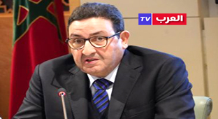الرباط – العرب تيفي قال وزير النقل واللوجستيك، عبد الصمد قيوح، يوم أمس الثلاثاء، بأن حجم الاستثمارات في البنية التحتية السككية والرفع من جودة الخدمات يرتقب أن يبلغ 96 مليار درهم في أفق سنة 2030. وأوضح السيد قيوح في عرض قدمه خلال اجتماع للجنة البنيات الأساسية والطاقة والمعادن والبيئة والتنمية المستدامة بمجلس النواب، أن هذه الاستثمارات تشمل 53 مليار درهم لتشييد الخط السككي فائق السرعة بين القنيطرة ومراكش وتطوير النقل السككي الجهوي على الشبكة الحالية، و29 مليار درهم لاقتناء 18 قطارا فائق السرعة و150 قطارا متعدد الخدمات، و14 مليار درهم لإنشاء أو إعادة تهيئة حوالي 40 محطة والحفاظ على نجاعة الشبكة الوطنية.