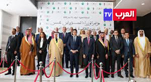 أشاد وزراء الثقافة العرب، يوم أمس الأربعاء بالرباط، في البيان الختامي للدورة 24 لمؤتمر الوزراء المسؤولين عن الثقافة في الوطن العربي ، بجهود صاحب الجلالة الملك محمد السادس رئيس لجنة القدس، في دعم القضية الفلسطينية والفلسطينيين.. وتضمن البيان الختامي لمؤتمر وزراء الثقافة العرب ، إشادة الوزراء بجهود لجنة القدس الشريف، برئاسة جلالة الملك التي ساهمت في حماية وتعزيز الهوية الثقافية والنسيج الحضاري لمدينة القدس الشريف، من خلال ما حققته وكالة بيت مال القدس الشريف من إنجازات داعمة لصمود المقدسيين.