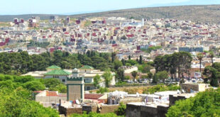 الرباط – العرب تيفي قامت ست مجموعات من الشركات بتقديم طلباتها للترشيح، بعد إعلان المكتب الوطني للكهرباء والماء الصالح للشرب عن فتح باب الترشيحات لاختيار الشركات المؤهلة لإنجاز محطة نقل الطاقة بواسطة الضخ “المنزل”، التي من المقرر أن تبلغ قدرتها ما بين 300 و 400 ميغاواط. ووفق وكالة المغرب العربي للأنباء  ، فقد أفاد المكتب الوطني للكهرباء والماء الصالح للشرب، في بلاغ له، بأنه وقع الاختيار على ثلاثة من أصل ست مجموعات من الشركات، ويتعلق الأمر بكل من: