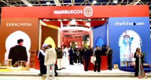 الرباط – العرب تيفي المغربية بصمت جهات المغرب على مشاركة ناجحة على الأراضي الإيبيرية. فقد لفت العرض السياحي الذي تم تقديمه خلال الدورة الـ45 للمعرض الدولي للسياحة “فيتور 2025” في مدريد انتباه الزوار العاديين والمستثمرين على حد سواء، الذين انبهروا بغنى العرض وتنوعه. ووفق وكالة المغرب العربي للانباء ،فقد خصص الرواق المغربي في هذا الحدث السياحي العالمي البارز مساحة خاصة لجهات المغرب لاستعراض إمكانياتها السياحية الكبيرة والكشف عن معالمها الطبيعية والتراثية والثقافية.