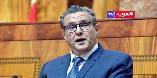 الرباط – العرب تيفي المغربية – محمد بلغريب قال رئيس الحكومة المغربية ، عزيز أخنوش، اليوم الثلاثاء، بأن حصيلة اجتماعات اللجنة الوطنية للاستثمارات أسفرت عن المصادقة على 275 اتفاقيات مشاريع استثمارية بقيمة إجمالية تفوق 393 مليار درهم، من بينها 9 مشاريع استراتيجية بقيمة إجمالية تقدر بــ 65 مليار درهم. وفقا لما أفادته وكالة المعرب العربي للأنباء . وأوضح السيد أخنوش في عرض قدمه خلال جلسة الأسئلة الشهرية بمجلس المستشارين حول السياسة العامة، خصصت لموضوع “المؤشرات الاقتصادية والمالية وتعزيز المكانة الدولية للمغرب”، أن هذه  المشاريع ستساهم إجمالا في خلق ما يناهز 195 ألف منصب شغل مباشر وغير مباشر، مسجلا أن اللجنة الوطنية تواصل ديناميتها غير المسبوقة، حيث عقدت إلى حدود اليوم 14 دورة (في نسختيها السابقة والجديدة) قدمت حصيلة جد إيجابية فيما يتعلق بخلق مناصب الشغل ونوعية المشاريع المصادق عليها.