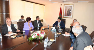 الرباط – العرب تيفي المغربية تنظم اللجنة المؤقتة لتسيير شؤون قطاع الصحافة والنشر، لقاء حول تجارب الهيئات المهنية في تدبير قضايا الأخلاقيات، وذلك يوم الأربعاء 26 فبراير 2025 على الساعة 15.30 بفندق حياة ريجنسي بالدار البيضاء.  كما ، ستعرف وقائع هذا اللقاء، مداخلات لكل من السيد محمد سلهامي رئيس لجنة أخلاقيات المهنة والقضايا التأديبية حول مهام اللجنة، والسيد خالد الحري عضو اللجنة المؤقتة حول الإطار القانوني لأخلاقيات مهنة الصحافة، والسيد حميد ساعدني عضو اللجنة المؤقتة الذي سيقدم عرضا حول حصيلة عمل لجنة أخلاقيات المهنة والقضايا التأديبية.