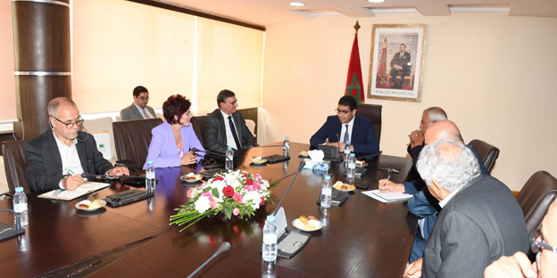 الرباط – العرب تيفي المغربية تنظم اللجنة المؤقتة لتسيير شؤون قطاع الصحافة والنشر، لقاء حول تجارب الهيئات المهنية في تدبير قضايا الأخلاقيات، وذلك يوم الأربعاء 26 فبراير 2025 على الساعة 15.30 بفندق حياة ريجنسي بالدار البيضاء.  كما ، ستعرف وقائع هذا اللقاء، مداخلات لكل من السيد محمد سلهامي رئيس لجنة أخلاقيات المهنة والقضايا التأديبية حول مهام اللجنة، والسيد خالد الحري عضو اللجنة المؤقتة حول الإطار القانوني لأخلاقيات مهنة الصحافة، والسيد حميد ساعدني عضو اللجنة المؤقتة الذي سيقدم عرضا حول حصيلة عمل لجنة أخلاقيات المهنة والقضايا التأديبية.