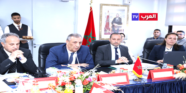 الرباط – العرب المغربية – محمد بلغريب ترأس وزير الصحة والحماية الاجتماعية، أمين التهراوي، أمس الاثنين بمراكش، بمعية والي جهة مراكش آسفي، فريد شوراق، الدورة العادية للمجلس الإداري للمركز الاستشفائي الجامعي محمد السادس بمراكش. وتمحورت أشغال هذه الدورة التي انعقدت بحضور رئيس مجلس الجهة، سمير كودار، والمدير العام للمركز الاستشفائي الجامعي محمد السادس بمراكش البروفيسور كريمة فريجي، وباقي أعضاء مجلس الإدارة، حول تقييم حصيلة منجزات المركز الاستشفائي الجامعي محمد السادس بمراكش، والمصادقة على محضر اجتماع المجلس الإداري للمركز المنعقد بتاريخ 13 دجنبر 2023، وتقديم أنشطة المركز برسم سنة 2023، إضافة إلى تقديم الحساب الإداري للمركز، فضلا عن تقييم حصيلة تنفيذ قرارات المجلس برسم ذات السنة.