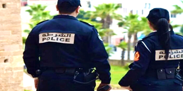 الرباط – العرب تيفي المغربية تمكنت عناصر الشرطة بولاية أمن تطوان بتنسيق مع مصالح المديرية العامة لمراقبة التراب الوطني، مساء يوم الثلاثاء، من حجز 17 ألفا و 505 من الأقراص الطبية المخدرة، وتوقيف أربعة أشخاص يشتبه في ارتباطهم بشبكة إجرامية تنشط في ترويج المخدرات والمؤثرات العقلية. وذكر مصدر أمني أنه تم توقيف المشتبه فيهم متلبسين بحيازة وترويج المؤثرات العقلية، حيث أسفرت عملية الضبط والتفتيش المنجزة بداخل سيارة نفعية كانوا يستعملونها عن حجز 17 ألفا و505 من الأقراص الطبية المخدرة من نوع “ريفوتريل”.
