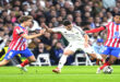 الرباط – العرب تيفي المغربية حقق فريق ريال مدريد فوزا صعبا وثمينا على حساب ضيفه وجاره أتلتيكو مدريد بنتيجة 2-1 يوم  أمس الثلاثاء في ذهاب دور الـ16 لدوري أبطال أوروبا. وافتتح الجناح البرازيلي رودريغو هدف ريال مدريد الأول في الدقيقة الرابعة، بعد تمريرة في العمق من زميله فالفيردي قبل أن يتوغل البرازيلي داخل منطقة الجزاء ويسدد كرة بيسراه على يمين حارس أتلتيكو.