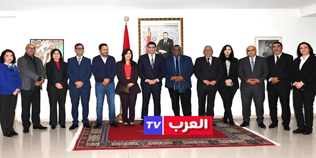 الرباط – العرب تيفي المغربية أشرف وزير الشباب والثقافة والتواصل، محمد مهدي بنسعيد، اليوم الجمعة بالرباط، على تعيين أعضاء لجنة أعضاء لجنة دعم تنظيم المهرجانات السينمائية، بحضور الكاتب العام لقطاع التواصل مدير المركز السينمائي المغربي بالنيابة عبد العزيز البوجدايني. وذكر بلاغ لوزارة الشباب والثقافة والتواصل، أن الأمر يتعلق بكل من خديجة العلمي العروسي رئيسة، وعضوية كل من أسماء كريمش، وإيمان مصباحي، ومحمد الميسي، ومليكة ماء العينين، وبوعزة البوشتاوي، ممثلا لوزارة الشباب والثقافة والتواصل – قطاع التواصل، وصباح الفيصلي، ممثلة لوزارة الشباب والثقافة والتواصل – قطاع الثقافة، وكذا أحمد عفاش، ممثلا للمركز السينمائي المغربي.