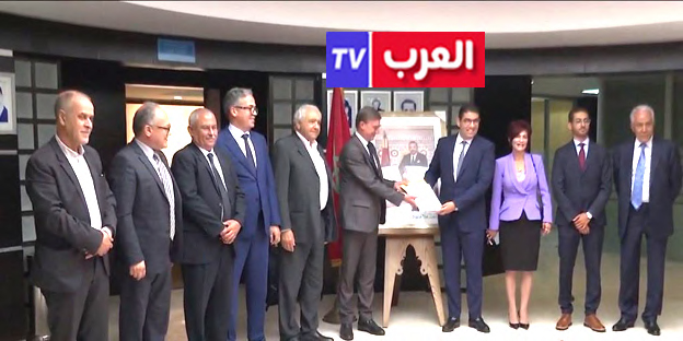 الرباط – العرب تيفي عقدت اللجنة المؤقتة لتسيير شؤون قطاع الصحافة والنشر، اجتماعها العادي يوم 14 مارس 2025، حيث تداولت في المستجدات الحاصلة في القطاع، واتخذت قرارات في العديد من القضايا المدرجة في جدول الأعمال، كما اطلعت على تقارير رؤساء اللجان الدائمة، التي انحصرت في تقرير لجنة بطاقة الصحافة المهنية ولجنة أخلاقيات المهنة والقضايا التأديبية.  ووفق موقع  المجلس الوطني للصحافة ، فقد ناقشت اللجنة المؤقتة، ضمن النقاط المدرجة في جدول الأعمال، تنظيم ندوة وطنية حول شبكات التواصل الاجتماعي، في علاقتها باحترام الأخلاقيات والقانون، بهدف المساهمة في فتح حوار حول أهمية التعامل مع تكنولوجيات التواصل الحديثة، بشكل إيجابي، والبحث عن أنجع السبل لحماية المجتمع، من الاستعمال السلبي والمسيء للأفراد والمؤسسات.