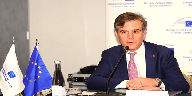 الرباط – العرب تيفي المغربية خص ممثل البنك الأوروبي للاستثمار، أدريان دو باسومبيير، وكالة المغرب العربي للأنباء بحوار حول التعاون بين المغرب والبنك الأوروبي للاستثمار، وآفاق سنة 2025، والتقدم  الذي أحرزه المغرب بقيادة صاحب الجلالة الملك محمد السادس. – التزم البنك الأوروبي للاستثمار بتمويل تبلغ قيمته 500 مليون أورو خلال سنة 2024، متجاوزا عتبة 10 مليار أورو من الاستثمارات منذ بداية شراكته مع المغرب. أي حصيلة لهذه الشراكة؟