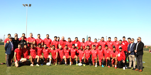 الرباط – العرب تيفي المغربية أعلنت الجامعة الملكية المغربية للريكبي عن انطلاق استعدادات المنتخب الوطني للريكبي 15 للمشاركة في  نهائيات كأس إفريقيا للأمم التي ستقام  بأوغندا في شهر يوليوز المقبل، والمؤهلة لكأس العالم التي ستحتضنها أستراليا عام 2027.  ومن المقرر  أن يقام أول تجمع تدريبي للفريق الوطني المغربي في مدينة أجين بفرنسا في الفترة من 14 إلى 16 مارس الجاري بمشاركة  حوالي 40 لاعباً.