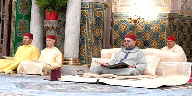 الرباط – العرب تيفي في ما يلي بلاغ لوزارة القصور الملكية والتشريفات والأوسمة : “تعلن وزارة القصور الملكية والتشريفات والأوسمة أن مولانا أمير المؤمنين صاحب الجلالة الملك محمد السادس، نصره الله وأيده ، سيترأس حفل إحياء ليلة القدر المباركة، وذلك مساء يوم الخميس 26 رمضان الأبرك 1446 ه، الموافق لـ 27 مارس 2025 م، بالقصر الملكي العامر بالرباط.