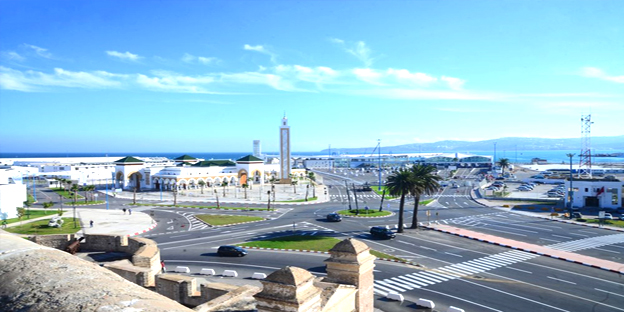 الرباط – العرب تيفي علم لدى السلطات المينائية بالجزيرة الخضراء أن الرحلات البحرية بين طريفة (جنوب إسبانيا) وطنجة تم تعليقها مجددا، اليوم الجمعة، بسبب سوء الأحوال الجوية الناجم عن العاصفة مارتينو.