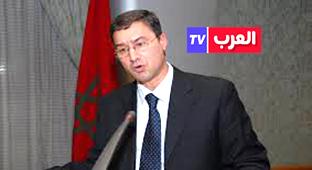 الرباط – العرب تيفي – يونس مجاهد تندرج حرية الصحافة، في المبدأ العام لحرية التعبير، غير أنها تختلف عن هذا المبدأ، إذ أن حرية الصحافة تمارس ضمن إطار أكثر تنظيما، لأن حرية التعبير المكفولة في المواثيق الدولية وفي الدساتير، تؤطر أيضا بالقانون، لكنها لا تصل إلى الـتأطير الذي تحظى به ممارسة حرية الصحافة، التي تتطلب شروطا معينة على المستوى القانوني والبشري والمالي واللوجستيكي. وعلى هذا المستوى هناك اختلاف بين القوانين المؤطرة لهذا الحقل، في مختلف التجارب الدولية.