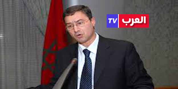 الرباط – العرب تيفي المغربية – يونس مجاهد لن تكفي المقالات الصحافية، وحدها، لتحليل وتفنيد الأطروحات غير العلمية التي دافع عنها جزء من اليسار الأوروبي، في دعمه للمخطط الفرانكوي-الجزائري، في قضية الصحراء المغربية، بل يحتاج الأمر إلى دراسات، بالعودة إلى الأرشيف الغني بالوثائق، سواء في المغرب، أو في اسبانيا وفرنسا، على الخصوص، حيث سيجد الباحث مادة علمية وفيرة، تفضح مزاعم خصوم الوحدة الترابية للمغرب.هناك وسيلة أخرى، جربتها شخصيا وكانت مجدية، هي قراءة ما يكتب الذين يحاولون الدفاع عن هذا المخطط، علميا، حيث توصلت من خلال قراءاتي، إلى نتيجة مناقضة لما يدعون، وهو ما سميته ببرهان الخُلْففي قضية الصحراء. برهان الخلف في المنطق وعلم الرياضيات، raisonnement par l absurde، هو إثبات أن النتيجة صحيحة من خلال إثبات أن نقيضها خاطئ.