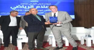 الرباط – العرب تيفي  في سياق التحولات الكبرى التي يشهدها المشهد الرياضي والإعلامي وارتباطًا بالرهانات الوطنية المرتقبة في أفق احتضان المغرب لمواعيد رياضية دولية كبرى، وفي طليعتها كأس إفريقيا للأمم 2025 وكأس العالم لكرة القدم 2030، نظّمت جامعة القاضي عياض بشراكة مع الجمعية المغربية للصحافة الرياضية ومركز عطاء للبحث في اللغة وأنساق المعرفة، وعدد من المؤسسات الجامعية والمهنية، المؤتمر الدولي الأول حول "الإعلام الرياضي والرهانات الوطنية 2025-2030"، وذلك أيام 25 و26 أبريل 2025، بمدينة مراكش.