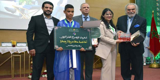 الرباط - العرب تيفي توج فيلم “رسائل غير مكتوبة”، الذي أنجزته المديرية الإقليمية للتعليم بآسفي التابعة للأكاديمية الجهوية للتربية والتكوين بجهة مراكش -آسفي، بالجائزة الكبرى للمهرجان الوطني للفيلم التربوي بفاس، المنظم خلال الفترة ما بين 28 و30 أبريل بفاس.