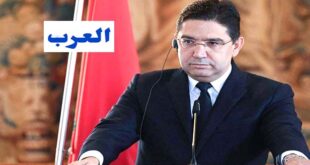 Par : AlArab-tv.com-MAP Le ministre des Affaires étrangères, de la Coopération africaine et des Marocains résidant à l’étranger, Nasser Bourita, a réaffirmé, mardi à Rabat, l’engagement constant du Maroc pour la gouvernance des nouvelles technologies émergentes dans le cadre multilatéral, inspiré par la Vision et les Orientations de Sa Majesté le Roi Mohammed VI appelant à “accompagner les innovations de la révolution technologique permanente, à s’y adapter et à y contribuer”. Co-présidant l’ouverture de la toute première Conférence mondiale sur l’intelligence artificielle et son rôle dans l’application de la Convention pour l’Interdiction des Armes Chimiques (CIAC), aux côtés du Directeur général de l’Organisation pour l’Interdiction des Armes Chimiques (OIAC), Fernando Arias, M. Bourita a souligné que l’organisation de cet évènement reflète la déclinaison de la vision avant-gardiste du Maroc et de l’OIAC pour aborder les défis et discuter des opportunités que l’IA présente pour la Convention et ses États Parties. Il a, dans ce sens, précisé que l’engagement du Maroc pour la tenue de cette conférence s’articule autour de quatre objectifs principaux: approfondir les discussions sur les nouvelles dimensions du désarmement multilatéral, renforcer la compréhension collective des défis posés par l’utilisation de l’IA, identifier les opportunités pour renforcer les dispositions clés de la Convention grâce à l’IA, et contribuer aux efforts internationaux pour atteindre les Objectifs de Développement Durable (ODD) en utilisant les capacités de l’IA pour promouvoir une utilisation pacifique de la chimie.