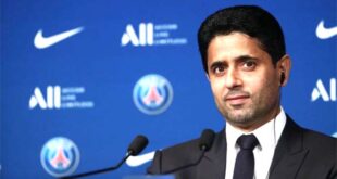 Par : AlArabtv.com - avec AFP Une juge d’instruction parisienne enquête depuis quelques mois sur un possible fichage ethnique de joueurs du club de football du PSG dans les années 2010, après avoir été saisie par une plainte de la Ligue des droits de l’Homme (LDH), a appris l’AFP mercredi de sources proches du dossier. Le parquet de Paris a confirmé avoir ouvert en mai une information judiciaire dans ce dossier qui a déjà fait l’objet d’une première enquête, classée en août 2022. « Le PSG n’a commis aucune discrimination, comme l’a démontré le parquet. Ce dernier a déjà indiqué avoir rendu un classement sans suite dans ce dossier« , a réagi le club, défendu par Me Antoine Maisonneuve. Fin 2018, un collectif de médias avait révélé que la cellule de recrutement du club parisien avait mentionné entre 2013 et 2018 des critères ethniques dans ses fiches d’évaluation de jeunes joueurs, classés comme « Français », « Maghrébin », « Antillais », « Africain ».