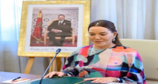 Son Altesse Royale la Princesse Lalla Hasnaa, Présidente de la Fondation pour la Sauvegarde du Patrimoine Culturel de Rabat, a présidé, lundi, le Conseil d’Administration de la Fondation, en présence des membres du Conseil. Dans son allocution, Son Altesse Royale a mis en lumière les réalisations phares de la Fondation pour la Sauvegarde du Patrimoine Culturel de Rabat pour la période 2022-2023. Son Altesse Royale a ainsi souligné le travail continu de la Fondation avec ses partenaires nationaux des secteurs de la culture et de l’éducation nationale dans les écoles primaires et collèges pour éduquer et sensibiliser à la richesse du patrimoine culturel et à la nécessité de le préserver, en concevant des outils pédagogiques qui facilitent l’accès aux notions du patrimoine culturel, selon un communiqué de la Fondation. SAR la Princesse Lalla Hasnaa a présenté, en outre, les approches éducatives innovantes de la Fondation qui sont adaptées aux différents contextes géographique et historique, comme fut le cas pour l’implémentation du programme “Je découvre mon patrimoine” dans la ville de Taroudant.
