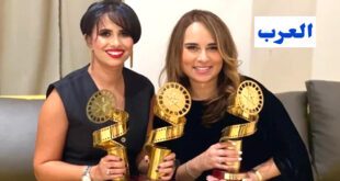 Par :  AlArab-tv.com-avec MAP La 24è édition du Festival national du Film de Tanger s’est achevée avec le triomphe de “TRIPLE A” de Jihane El Bahhar, un long métrage qui a su capter l’attention du public et remporter des prix prestigieux, s’affirmant ainsi comme l’un des films marocains les plus marquants de l’année. “TRIPLE A” a reçu plusieurs distinctions notables, “renforçant ainsi sa position parmi les films phares du festival”, soulignent les producteurs du film dans un communiqué, précisant que l’actrice Majdouline Idrissi a remporté le Prix du deuxième meilleur rôle Féminin grâce à “une interprétation puissante et émotive d’un personnage complexe, incarné avec une maîtrise remarquable”. De son côté, Khalil Oubaqqa a décroché le Prix du meilleur rôle masculin, offrant “une prestation poignante” qui a su capter les dimensions humaines profondes de son personnage, ajoutant ainsi une grande crédibilité et un impact significatif au film. La réalisatrice Jihane El Bahhar a également remporté le Prix du meilleur scénario, aux côtés de Nadia Kamali, grâce à “sa capacité à livrer un scénario cinématographique mêlant drame profond et expérience humaine”, relève le communiqué, rappelant que le film a aussi reçu une mention spéciale de l’Association marocaine des critiques de cinéma, qui a salué sa qualité et l’harmonie de ses éléments artistiques. “TRIPLE A” est un film dramatique audacieux qui allie sérieux et comédie noire, présentant une vision artistique qui explore les questions de marginalisation sociale et économique d’une manière humaine et poignante. “Il raconte la vie de plusieurs personnages vivant en marge de la société, qui cherchent ardemment à surmonter leur réalité difficile et à réaliser leurs rêves, malgré les défis et obstacles qui se dressent sur leur chemin”, détaille le communiqué. Ce film dépeint trois histoires d’amour entrelacées, où les destins des protagonistes se croisent de manière inattendue, révélant “la complexité des réalités sociales et économiques, tout en apportant une profondeur humaine à ces questions”.