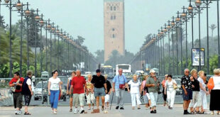 Le secteur touristique marocain continue sur sa lancée exceptionnelle, franchissant une nouvelle étape historique avec l’accueil de 13,1 millions de visiteurs à fin septembre 2024, a annoncé, mercredi, le ministère du Tourisme, de l’Artisanat et de l’Économie sociale et Solidaire. Cette performance remarquable représente une augmentation d’environ 2 millions de touristes par rapport à la même période en 2023,