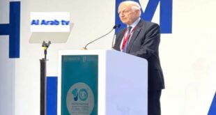 Par :  AlArab-tv.com Dans un monde traversé par le ‘’déni, l’exclusion et le rejet de l’autre’’, le Maroc a fait de la richesse de sa diversité ‘’le réacteur central’’ de sa modernité sociale, a souligné, mardi à Cascais (Portugal), le Conseiller de SM le Roi, M. André Azoulay. “Fort du Leadership de SM le Roi Mohammed VI, le Maroc n’a jamais été aussi légitime, aussi entendu et écouté par la Communauté des Nations comme il l’est aujourd’hui“, a déclaré M. Azoulay en séance plénière du 10ème Forum mondial de l’Alliance des civilisations, qui s’est ouvert en présence notamment du président portugais, Marcelo Rebelo de Sousa, du Secrétaire général des Nations Unies, Antonio Guterres, du Roi d’Espagne Felipe VI, et du Haut-Représentant de l’UNAOC, Miguel Angel Moratinos. Intervenant autour du thème ‘’Unis dans la paix pour un autre futur’’, le Conseiller de SM le Roi a relevé que ‘’dans un temps et un espace où fleurissent les illusions mortifères de l’exclusion et du déni de l’autre, le Maroc incarne ce que l’Alliance des Civilisations veut dire au monde, l’écoute de tous les narratifs et le respect de l’identité, de l’histoire et de la spiritualité de chacun’’. ‘’Quel autre pays aujourd’hui peut comme le fait le Maroc réunir des milliers de Musulmans, de Juifs et de Chrétiens qui se retrouvent en terre d’Islam pour le bonheur d’être ensemble et pour dire leur engagement pour l’universalité de la paix et la primauté de la vie’’, a-t-il assuré. “C’est une réalité que le Maroc incarne, en restant fidèle à tous les paradigmes, à to