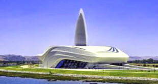 Par  :   AlArab-tv.com-MAP O Tower et Hilton ont annoncé la signature d’un contrat de gestion portant sur l’hôtel de la tour Mohammed VI sous l’enseigne Waldorf Astoria. L’hôtel Waldorf Astoria Rabat-Salé, qui ouvrira ses portes en 2025, se déploiera sur 18 niveaux, du 29e au 46e étage, et viendra enrichir l’offre touristique de la capitale par une expérience hôtelière inédite dans le Royaume du Maroc, indique un communiqué de O Tower. La tour Mohammed VI constitue le point culminant et iconique de l’aménagement de la vallée de Bouregreg, ainsi qu’une des principales composantes du programme « Rabat Ville Lumière, Capitale Marocaine de la Culture ». S’érigeant sur une hauteur de 250 m, au bord du fleuve du Bouregreg, la tour Mohammed VI et son hôtel bénéficient de vues imprenables sur les villes de Rabat et de Salé ainsi que sur l’Océan Atlantique.