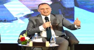 Par : AlArab-tv.com Le Maroc s’affirme comme une plateforme économique fiable, compétitive et innovante pour l’Allemagne, attirant davantage les entreprises désireuses de s’implanter en Afrique, a souligné le ministre de l’Industrie et du Commerce, Ryad Mezzour, lors du 3e Forum allemand « Africa Trade & Invest meets Managing Risk », qui a ouvert ses travaux mercredi à Francfort. « Les investisseurs allemands choisissent de venir au Maroc et nous explorons actuellement avec eux de nouvelles opportunités d’investissement », a dit le ministre, lors du panel consacré au « partenariat commercial et d’investissement Afrique-Allemagne dans un contexte de rééquilibrage géopolitique », organisé dans le cadre de ce Forum. À cet égard, M. Mezzour a mis l’accent sur la « dynamique de développement extrêmement positive » que vit le Maroc, soutenue par des projets structurants et une compétitivité renforcée sous l’impulsion de Sa Majesté le Roi Mohammed VI. Cette évolution, a-t-il précisé, suscite un intérêt croissant de la part des investisseurs étrangers, notamment allemands.