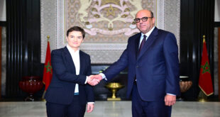 Par :  AlArab-tv.com-AFP Le président de la Chambre des conseillers, Mohamed Ould Errachid, s’est entretenu, mercredi à Rabat, avec la présidente de l'Assemblée nationale de la République de Serbie, Ana Brnabić, en visite dans le Royaume. A cette occasion, Ould Errachid a salué cette visite parlementaire qui reflète la solidité des relations entre le Maroc et la Serbie et consacre la dimension parlementaire du partenariat entre les deux pays amis, indique un communiqué de la Chambre. Il a, de même, évoqué la profondeur historique des relations bilatérales, depuis l'établissement des relations diplomatiques en 1957, ainsi que les liens solides de coopération basés sur l'action commune, la crédibilité et le respect mutuel. Le président de la Chambre des conseillers a également noté que ces relations ont connu, sous la Conduite éclairée de Sa Majesté le Roi Mohammed VI, une évolution qualitative, notamment grâce à la vision stratégique du Souverain visant à renforcer les liens d'amitié et de coopération avec la République de Serbie, dans le cadre de la diversification des partenariats. Ould Errachid a, à cet égard, relevé que les résultats de cette vision Royale se sont matérialisés à travers la dynamique remarquable qu'ont connu les relations entre les deux pays à différents niveaux.