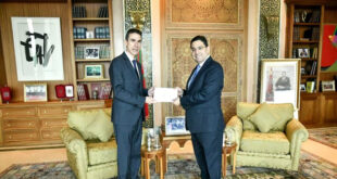 Par : AlArab-tv.com L’ambassadeur d’Espagne au Maroc, Enrique Ojeda Vila, a souligné, jeudi à Tétouan, que la coopération académique étroite entre les universités marocaines et espagnoles reflète la solidité des relations entre les deux pays. Intervenant lors du cours inaugural de l'Université Abdelmalek Essaâdi (UAE), placé sous le thème "Maroc, Espagne et Amérique latine: gestion culturelle, communication et diplomatie", le diplomate espagnol Enrique Ojeda Vila a mis en avant les divers aspects des relations distinguées et fructueuses unissant les deux pays amis, relevant que les deux Royaumes partagent une conviction profonde d'avancer ensemble pour approfondir davantage leurs relations à tous les niveaux".