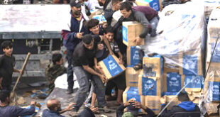 Par : AlArab-tv.com-AFP Le président français Emmanuel Macron a insisté samedi sur « l’urgence » d’une « aide humanitaire massive » à Gaza, confronté à une « situation catastrophique » et des « pertes humaines intolérables » a indiqué l’Elysée dans un communiqué. Il est « plus que jamais urgent après quinze mois de conflit d’obtenir la libération de tous les otages retenus par le Hamas, d’instaurer un cessez-le-feu pérenne et de permettre à l’aide humanitaire d’arriver de façon massive jusqu’aux Gazaouis », a-t-il dit lors d’entretiens téléphoniques avec le président égyptien Abdel Fattah al-Sissi samedi et le roi de Jordanie Abdallah II vendredi.