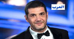 Par : AlArab-tv.com Dans une atmosphère vibrante de célébration et d’art, le réalisateur Nabil Ayouch a partagé, à Marrakech, son regard inspiré sur l’évolution du cinéma marocain qui « va de mieux en mieux » et s’impose aujourd’hui comme un acteur incontournable sur la scène internationale. Dans un entretien accordé à la MAP, en marge de la 21ᵉ édition du Festival International du Film de Marrakech, le cinéaste a exprimé un optimisme mesuré mais résolument confiant. « Le cinéma marocain commence à voyager. Nos films s’exportent, ils touchent des publics variés , obtiennent des reconnaissances prestigieuses et sont nommés à des Oscars et à d’autres rendez-vous majeurs du 7ᵉ art. C’est un changement monumental comparé à l’époque où j’ai débuté« , a-t-il fait valoir.