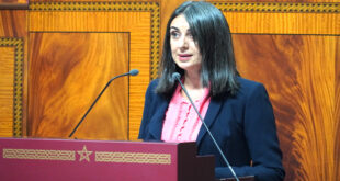 Par : AlArab-tv.com - avec MAP La ministre de l’Économie et des Finances, Nadia Fettah, a indiqué, mardi à la Chambre des Conseillers, que près de 18 mille hectares (Ha) de foncier public ont été mobilisés en faveur de divers secteurs d’investissement en 2024, permettant la réalisation de 152 projets avec un montant avoisinant 19 milliards de dirhams (MMDH). En réponse à une question orale sur la “mobilisation du foncier public au profit des projets d’investissement”, Mme Fettah a précisé qu’au cours des neuf premiers mois de cette année, 15 mille Ha ont été mobilisés pour des projets dans le secteur de l’énergie, 84 Ha pour le tourisme, 56 Ha pour l’artisanat et 64 Ha pour le logement.