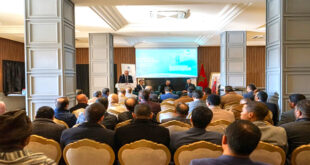 Par : AlArab-tv.com L’institution financière, Tamwilcom a ouvert mercredi, dans le cadre du renforcement de sa présence régionale, un nouveau centre d’affaires à Errachidia. L’inauguration de cette nouvelle structure régionale porte ainsi le nombre total de centres d’affaires de l’institution à dix à travers le Royaume. La cérémonie d’inauguration de ce Centre, illustrant la volonté de Tamwilcom d’engager un rôle de proximité au profit du tissu économique de la région, a été marquée par la présence de représentants des autorités locales, du Conseil de la région, du Centre régional d’Investissement (CRI), de la Confédération générale des entreprises du Maroc (CGEM) en sus de plusieurs acteurs financiers et institutionnels régionaux.