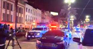 Par : AlArab-tv.com-avec AFP Un véhicule a foncé dans la foule à la Nouvelle-Orléans, tuant au moins 10 personnes et en blessant au moins 30 lors des festivités du Nouvel An. Le conducteur a ensuite ouvert le feu, provoquant une riposte des forces de l'ordre.