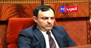 Par : AlArab-tv.com Le gouvernement est prêt à apporter "des amendements de fond" au projet de loi organique relatif à la grève, et ce, en réponse aux revendications des travailleurs, a affirmé, mercredi à Rabat, le ministre de l’Inclusion économique, de la Petite entreprise, de l’Emploi et des Compétences, Younes Sekkouri. Le gouvernement est convaincu que la promulgation de ce texte vital est à même d'accompagner les évolutions sociales et économiques, et d'assurer l'exercice du droit de grève sans compromettre la liberté du travail, a fait savoir le ministre dans une déclaration à la presse à l'issue d'une réunion avec des représentants des centrales syndicales et de la Confédération générale des entreprises du Maroc (CGEM).