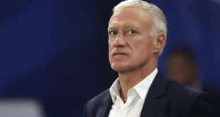 Par : AlArab-tv.com-avec AFP Le sélectionneur de l’équipe de France Didier Deschamps quittera ses fonctions à l’issue de son contrat en 2026, a-t-on appris mardi de source proche des Bleus. Le technicien de 56 ans, nommé à son poste en 2012, terminera son long bail à l’issue du Mondial 2026 organisé aux Etats-Unis, au Canada et au Mexique pour lequel la France n’est pas encore qualifiée.