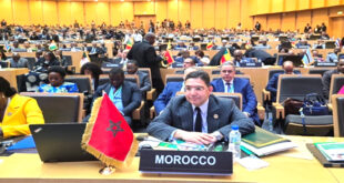 Par : AlArab-tv.com-MAP La délégation marocaine a réitéré, mercredi devant le Conseil exécutif de l’Union africaine à Addis-Abeba, la vision royale selon laquelle le Royaume cherche à donner le leadership à l’Afrique. Intervenant lors de cette réunion, en prélude des élections du nouveau leadership de l’UA, le ministre des Affaires étrangères, de la coopération africaine et des Marocains résidant à l’étranger, Nasser Bourita a souligné cette vision royale selon laquelle le Maroc ne vise pas à acquérir le leadership en Afrique, c’est à l’Afrique que le Royaume cherche à donner le leadership.