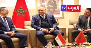 AlArab-tv.com-Avec MAP Le renforcement des échanges commerciaux entre le Maroc et l’Egypte a été au centre d’un entretien entre le secrétaire d’État auprès du ministre de l’Industrie et du Commerce chargé du Commerce extérieur, Omar Hejira, et du ministre égyptien de l’Investissement et du Commerce extérieur, Hassan Al-Khatib. Lors de cette entrevue, les deux parties ont discuté des moyens de renforcer davantage les relations commerciales et de dynamiser les partenariats économiques et commerciaux.