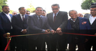 AlArab-tv.com-Avec MAP Le chef du gouvernement, Aziz Akhannouch, a inauguré vendredi le Musée de la reconstruction d’Agadir, sis à l’ancien siège de Bank Al-Maghrib. Ce projet, inauguré dans le cadre des activités de commémoration du 65e anniversaire de la reconstruction d’Agadir (27 février-5 mars), s’inscrit dans le cadre du programme de développement urbain de la ville 2020-2024.